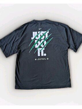 Nike The Nike Tee Oversized Fit Black Men's Medium Graphic T‑Shirt Claw Scratch